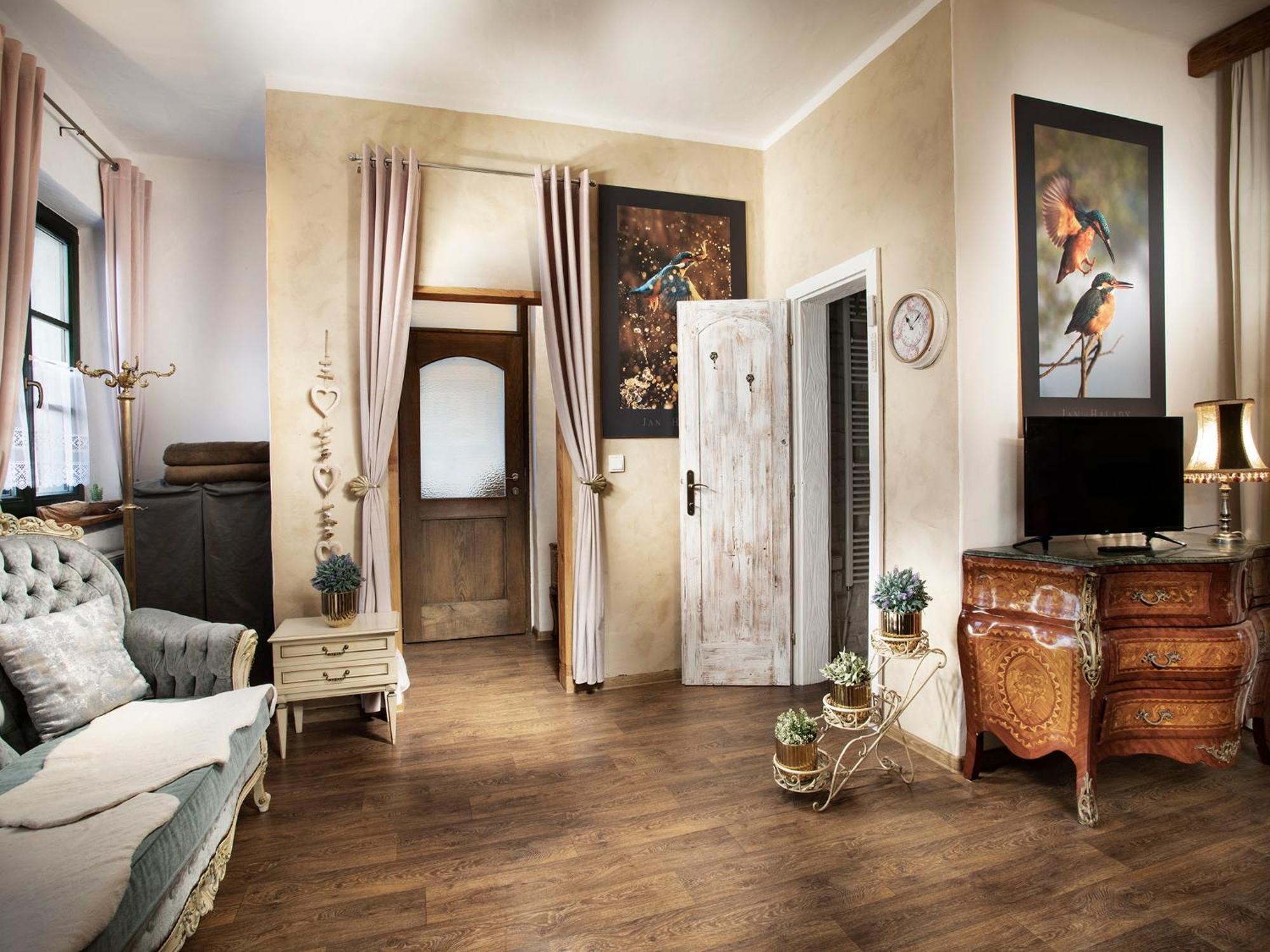 Lichtenstein Lva Apartman Břeclav Esterno foto